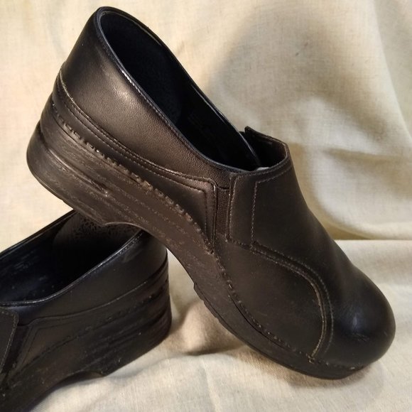 Dansko Phoebe Black Leather Professional Backed Clogs, Size 42, elastic sides - Picture 2 of 10